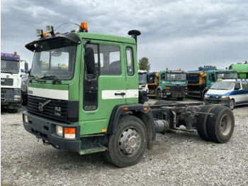 Caminhão chassi VOLVO FL