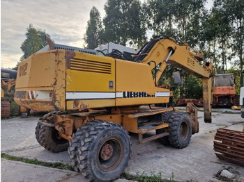 Escavadeira de rodas LIEBHERR A 912