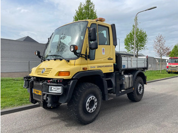 Caminhão basculante UNIMOG U400