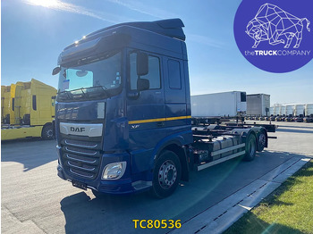 Caminhão transportador de contêineres/ Caixa móvel DAF XF