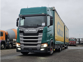 Caminhão com lona SCANIA S 450