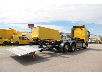 Caminhão transportador de contêineres/ Caixa móvel VOLVO FH