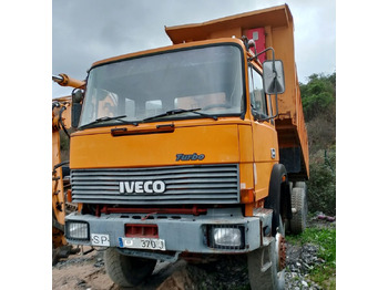 Caminhão basculante IVECO