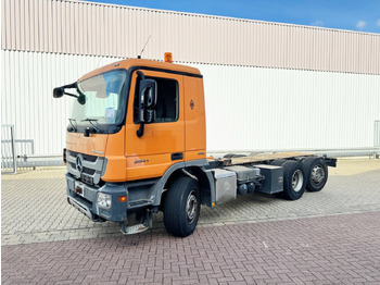 Locação de Mercedes-Benz Actros 2541 L 6x2 Actros 2541 L 6x2, Lenk-/Liftachse Mercedes-Benz Actros 2541 L 6x2 Actros 2541 L 6x2, Lenk-/Liftachse: foto 1