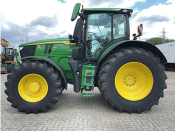 Trator JOHN DEERE 6R 230