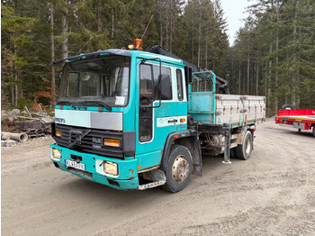 Caminhão grua VOLVO FL