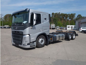 Caminhão chassi VOLVO FM13 460