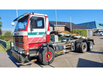 Caminhão com sistema de cabo SCANIA R113