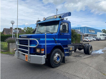 Caminhão chassi SCANIA T82