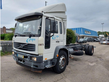 Caminhão chassi VOLVO FL 250