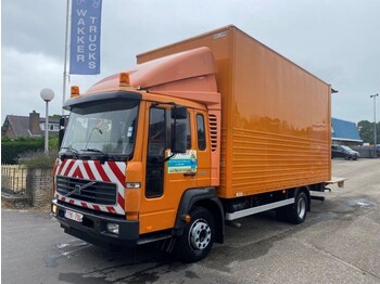 Caminhão furgão VOLVO FL 180