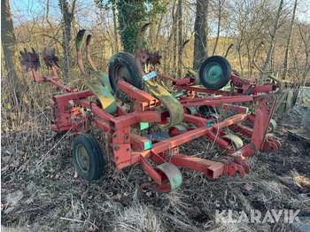 Maquina para lavrar a terra KVERNELAND