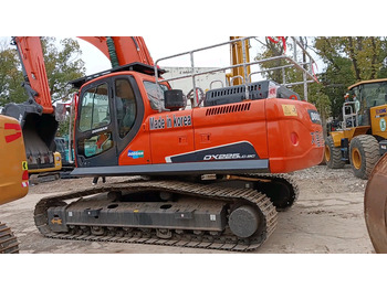 Escavadora de rastos DOOSAN DX225LC