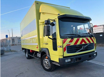 Caminhão furgão VOLVO FL6 220