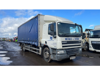 Caminhão com lona DAF CF 75 310