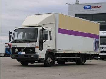 Caminhão furgão VOLVO FLC