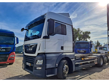 Caminhão chassi MAN TGX 26.460