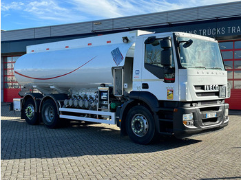 Caminhão tanque IVECO Stralis