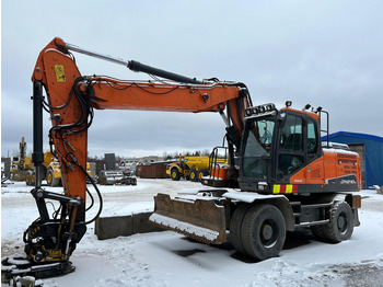 Escavadeira de rodas DOOSAN DX210