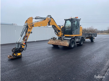 Escavadeira de rodas LIEBHERR A 910