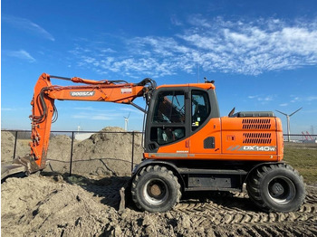 Escavadeira de rodas DOOSAN DX140W-3