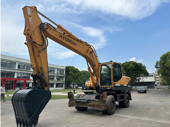 Escavadeira de rodas HYUNDAI