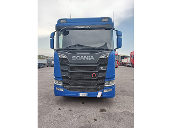 Caminhão tanque SCANIA R 520