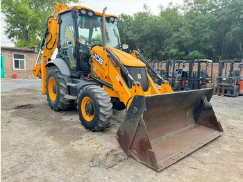 Escavadeira de rodas JCB 3CX