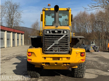 Locação de  2003 Volvo L90E hjullaster med skuffe / Sertifisert 2003 Volvo L90E hjullaster med skuffe / Sertifisert: foto 4