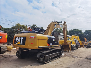 Escavadora de rastos CATERPILLAR 330D: foto 2