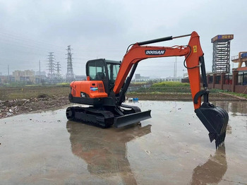 Mini escavadeira DOOSAN DX60