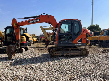 Mini escavadeira DOOSAN DX80