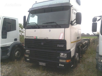 Caminhão transportador de contêineres/ Caixa móvel VOLVO FH12 420