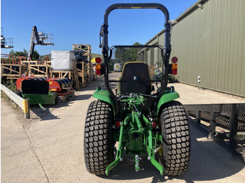 Locação de  John Deere 3039R compact tractor John Deere 3039R compact tractor: foto 4