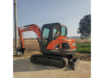 Mini escavadeira DOOSAN DX60