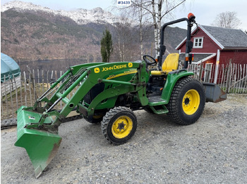 Trator JOHN DEERE 3720