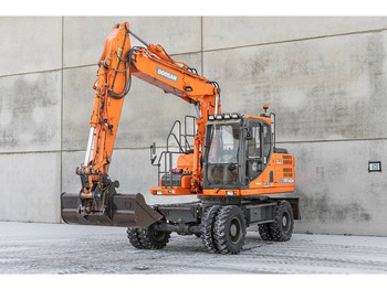 Escavadeira de rodas DOOSAN DX140W-3