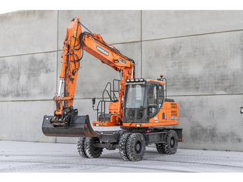 Escavadeira de rodas DOOSAN DX140W-3