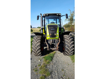 Trator CLAAS Axion 810