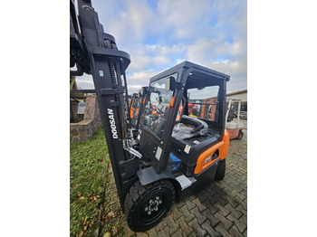 Locação de Doosan D30NXS Doosan D30NXS: foto 4