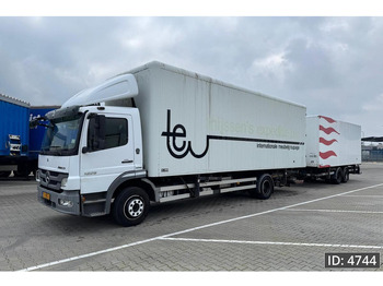 Caminhão transportador de contêineres/ Caixa móvel MERCEDES-BENZ Atego