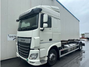 Caminhão transportador de contêineres/ Caixa móvel DAF XF 460