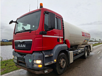 Caminhão tanque MAN TGS 26.440