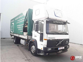 Caminhão com lona VOLVO FL6