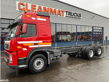 Caminhão chassi VOLVO FM 400