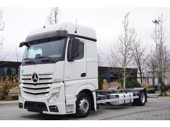 Caminhão transportador de contêineres/ Caixa móvel MERCEDES-BENZ Actros 1840