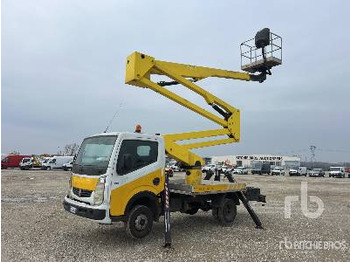 Caminhão com plataforma aérea RENAULT Maxity 110