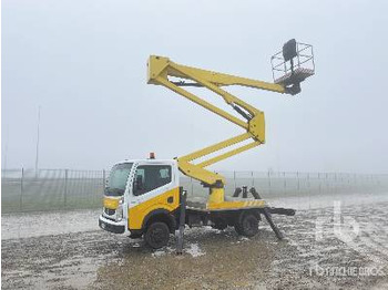 Caminhão com plataforma aérea RENAULT Maxity