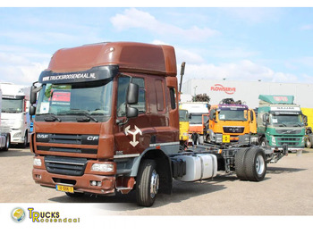 Caminhão chassi DAF CF 65 220