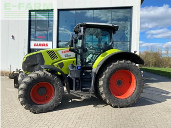 Trator CLAAS Axion 810